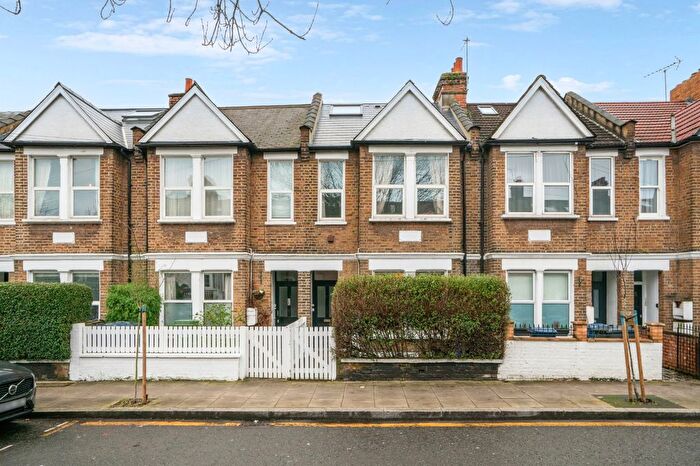 2 Bedroom Maisonette For Sale In Southfield Road, Acton Green, W4