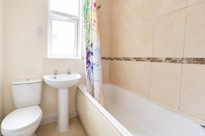 1 Bedroom Flat To Rent In Oakley Road, Horfield, Bristol, BS7