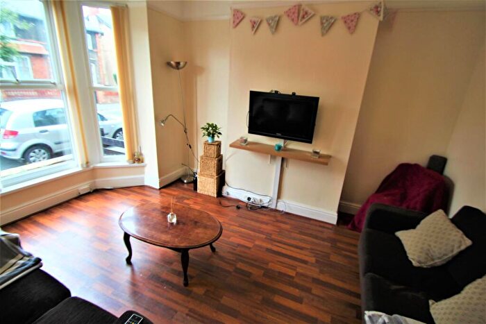 4 Bedroom Detached House To Rent In Walmsley Road, Hyde Park, Leeds, LS6