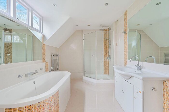 5 Bedroom Detached House For Sale In Lake View, Dormans Park, East Grinstead, RH19