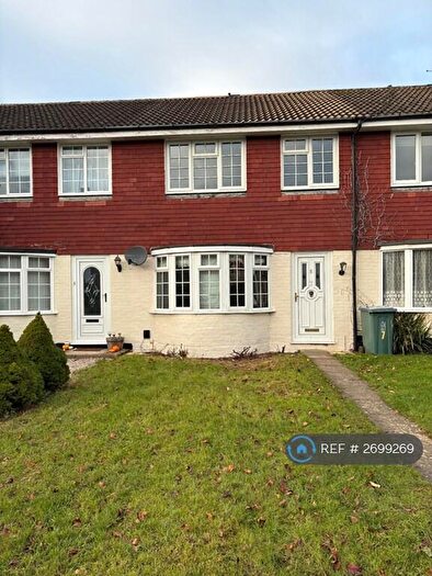 3 Bedroom Terraced House To Rent In Greenway Walk, Buckingham, MK18