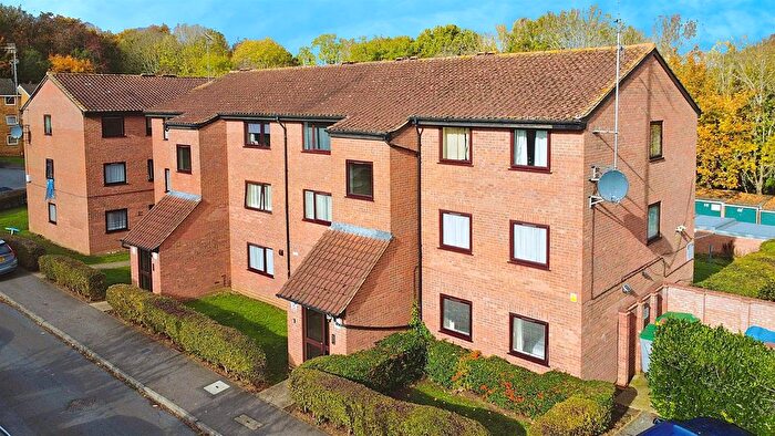 2 Bedroom Flat For Sale In Valley Green, Hemel Hempstead, HP2