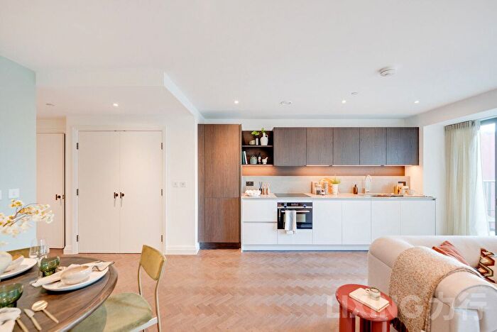 3 Bedroom Flat For Sale In Queen's Cross, Royal Eden Docks, E16