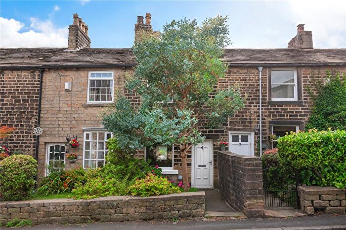 2 Bedroom Terraced House For Sale In Platt Lane, Dobcross, Saddleworth, OL3