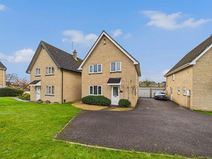 4 Bedroom Detached House For Sale In Chamberlain Road, Chippenham, SN14