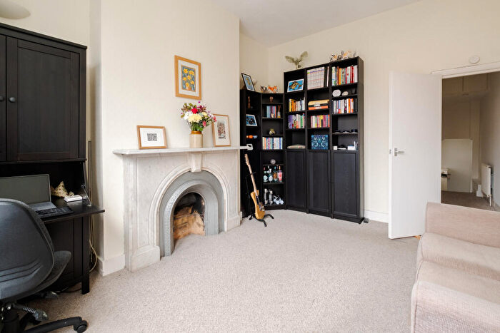 1 Bedroom Flat For Sale In Florence Road, London, N4