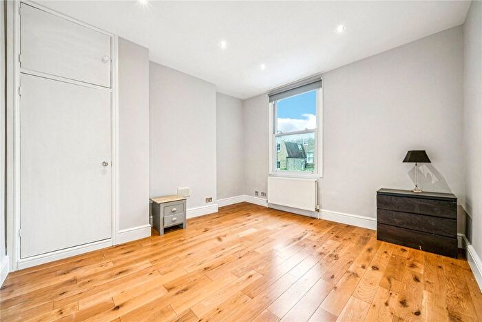 3 Bedroom Flat To Rent In Dents Road, London, SW11