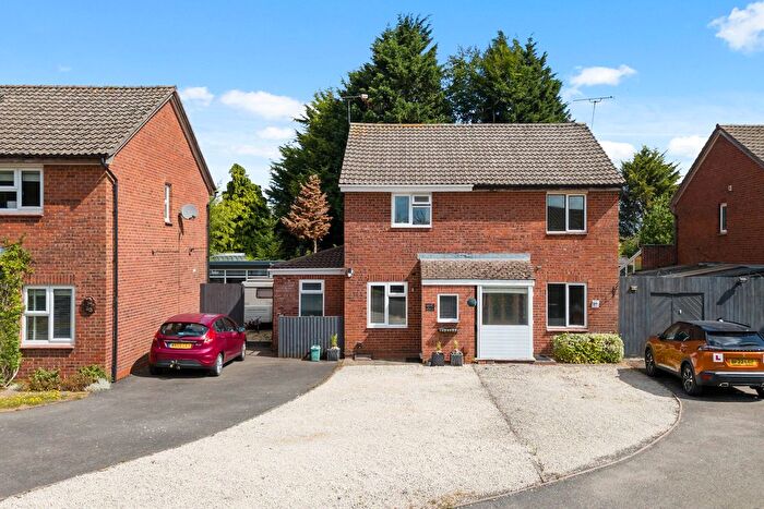 2 Bedroom Semi-Detached House For Sale In Oak Close, Coventry, CV8