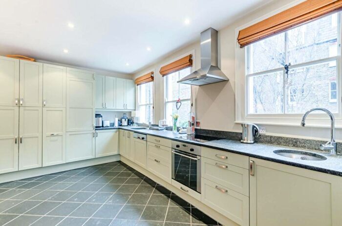 3 Bedroom Flat To Rent In Barnard Road, Clapham Junction, London, SW11