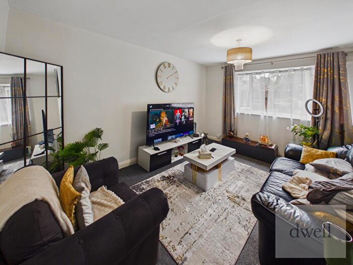 1 Bedroom Flat To Rent In Tinshill Road, Cookridge, Leeds, LS16
