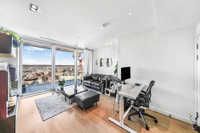 2 Bedroom Flat For Sale In City Road, London, EC1V
