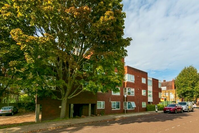 1 Bedroom Flat To Rent In Sovereign Court, Victoria Villas, Richmond, Surrey, TW9