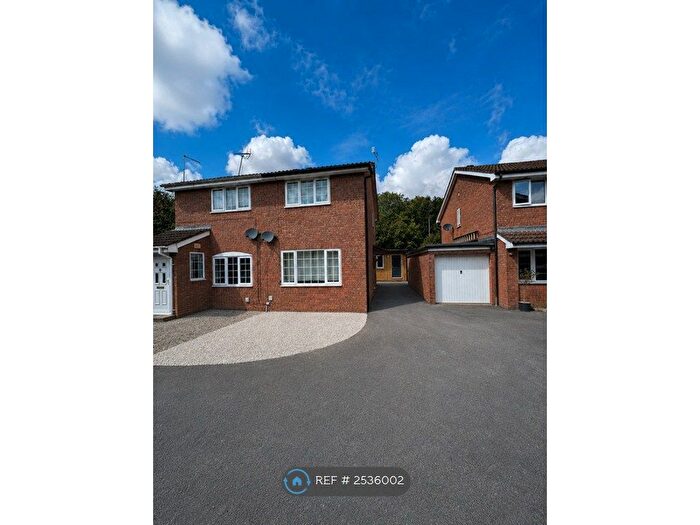3 Bedroom Semi Detached House To Rent In Alder Close, Swindon, SN2