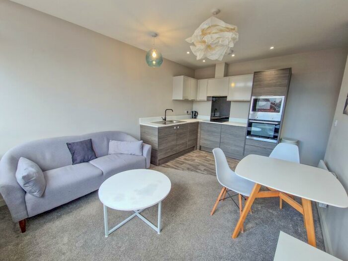 1 Bedroom Flat To Rent In North, Bond Street, Hull, Yorkshire, HU1