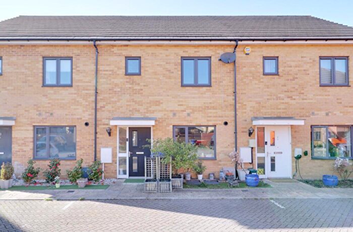 3 Bedroom Terraced House For Sale In Bumpstead Mead, Aveley, RM15