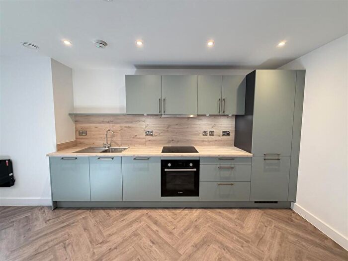2 Bedroom Apartment To Rent In Fountain Court, Steelhouse Lane, Birmingham, B4