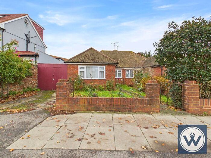 2 Bedroom Semi Detached Bungalow For Sale In Botwell Common Road, Hayes, UB3