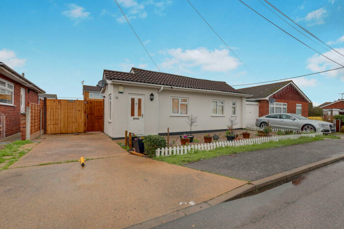 2 Bedroom Bungalow To Rent In Beck Road, Canvey Island, SS8
