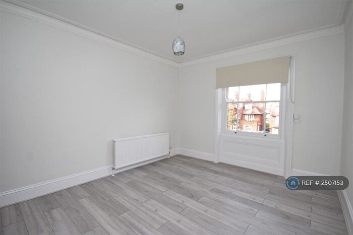 3 Bedroom Flat To Rent In Fellows Road, London, NW3