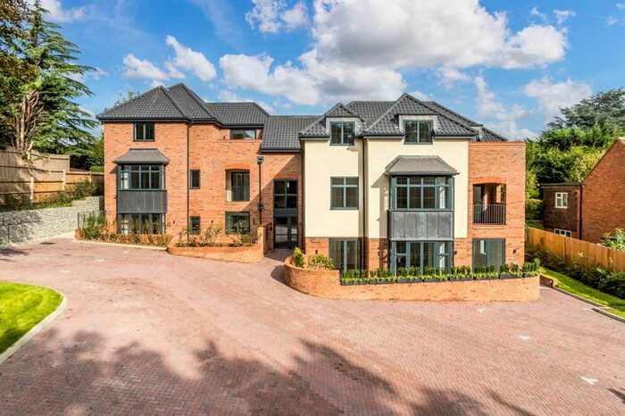 2 Bedroom Flat To Rent In Howell Hill, Cheam Road, Sutton, SM2