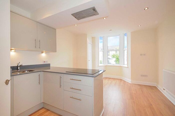 1 Bedroom Flat To Rent In Colmer Road, London, SW16