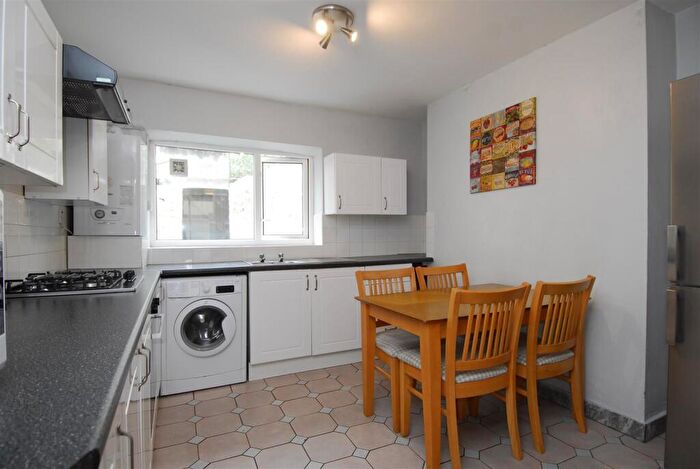 4 Bedroom House To Rent In Wellington Street, Plymouth, PL4