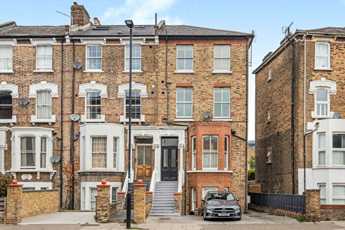 4 Bedroom End Of Terrace House For Sale In Drayton Park, Highbury, N5
