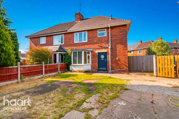 3 Bedroom Semi-Detached House For Sale In West End Lane, Rossington, Doncaster, DN11