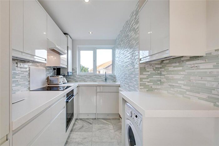 2 Bedroom Flat To Rent In The Hermitage, Barnes, SW13