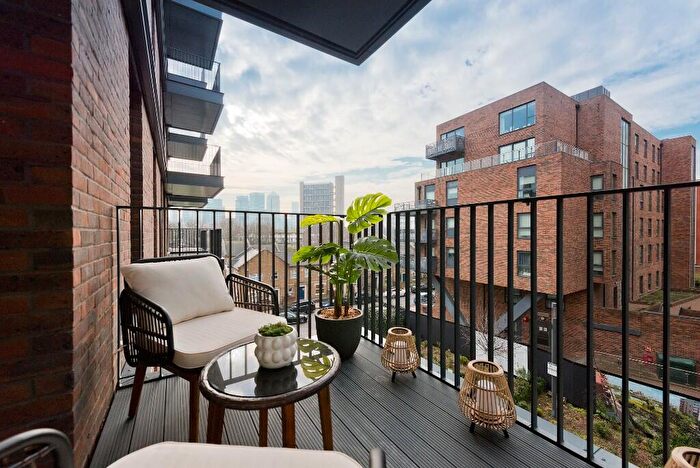 1 Bedroom Apartment For Sale In Dunlip And Pochard House, Hawser Lane, London, E14