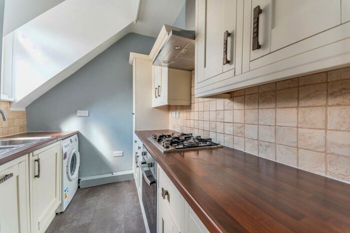 2 Bedroom Flat To Rent In High Road, Willesden Green, London, NW10