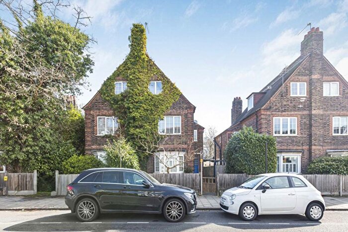 3 Bedroom Flat For Sale In Valley Road, Streatham, SW16