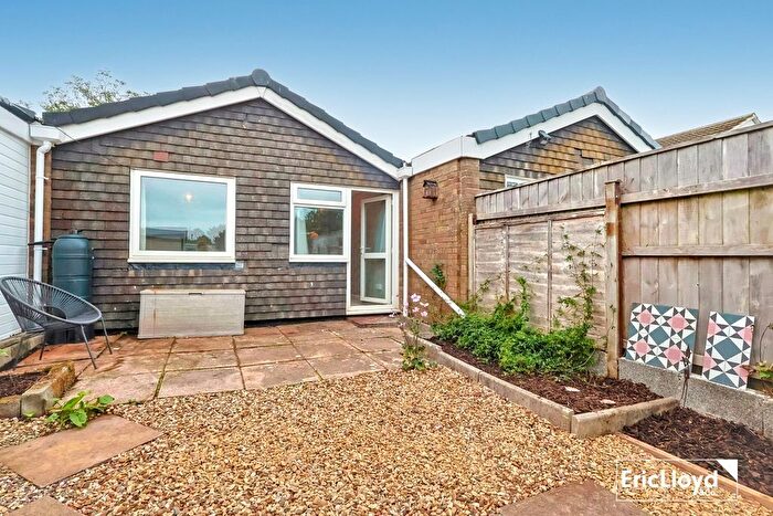 2 Bedroom Bungalow For Sale In Cumber Drive, Brixham, TQ5