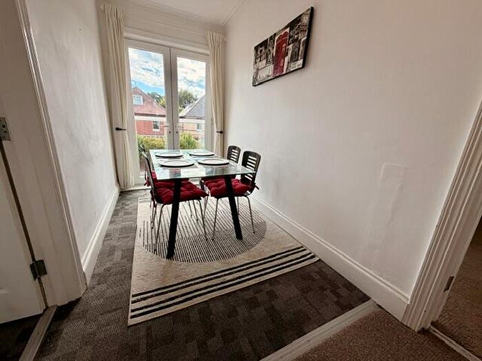 3 Bedroom Flat To Rent In Pembroke Road, Bournemouth, BH4