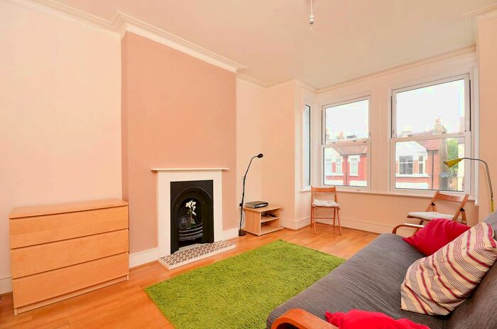 2 Bedroom Flat To Rent In Drayton Gardens, West Ealing, London, W13