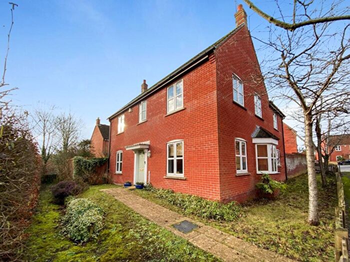 4 Bedroom Detached House To Rent In Teasel Close, Devizes, SN10