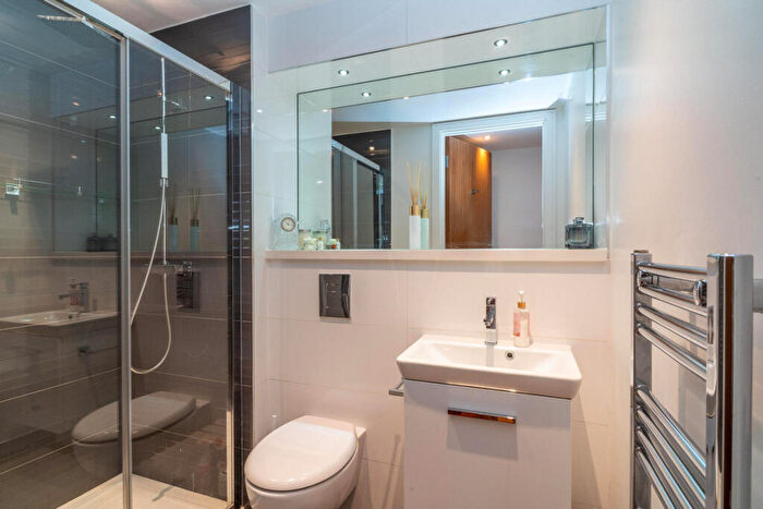 2 Bedroom Apartment To Rent In Flower Lane, London, NW7