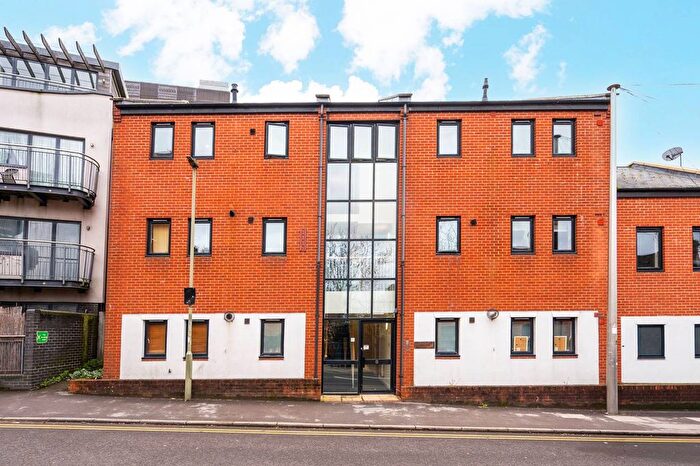 1 Bedroom Flat For Sale In Gateway House, Guildford, GU1