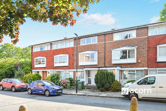 2 Bedroom Maisonette To Rent In Fairby Road, London, SE12