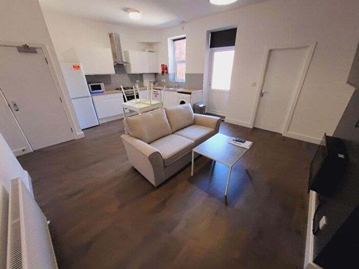 2 Bedroom Flat To Rent In Simonside Terrace, Newcastle Upon Tyne, NE6