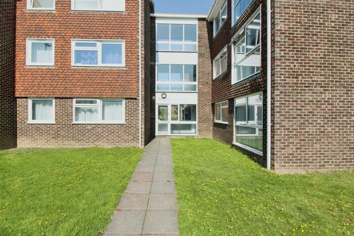 1 Bedroom Flat For Sale In Victoria Drive, Bognor Regis, PO21