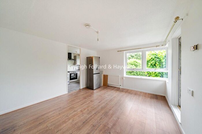 1 Bedroom Flat To Rent In Manaton Close, Peckham, London, SE15