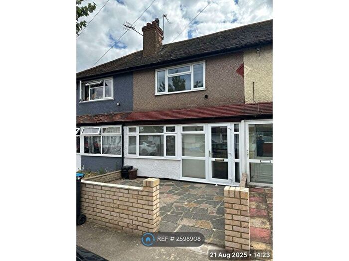2 Bedroom Terraced House To Rent In Middleham Road, London, N18