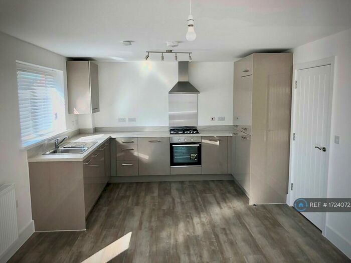 2 Bedroom Flat To Rent In Anton Close, Rugby, CV21