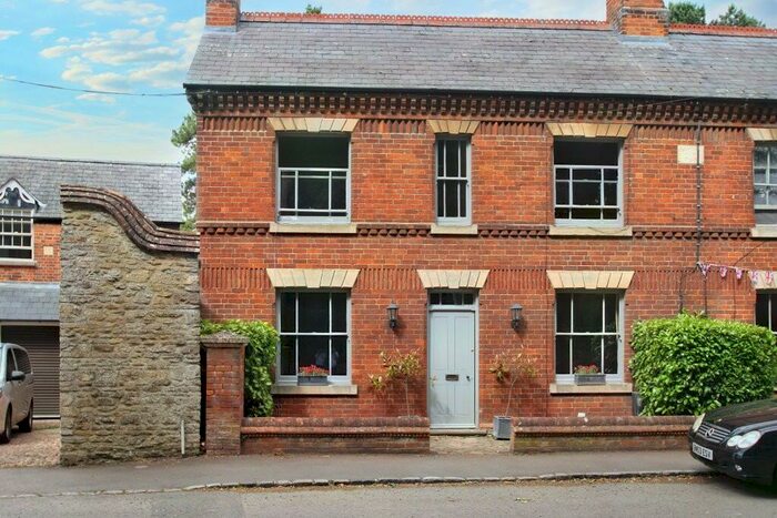 4 Bedroom Semi-Detached House To Rent In High Street, Sharnbrook, MK44