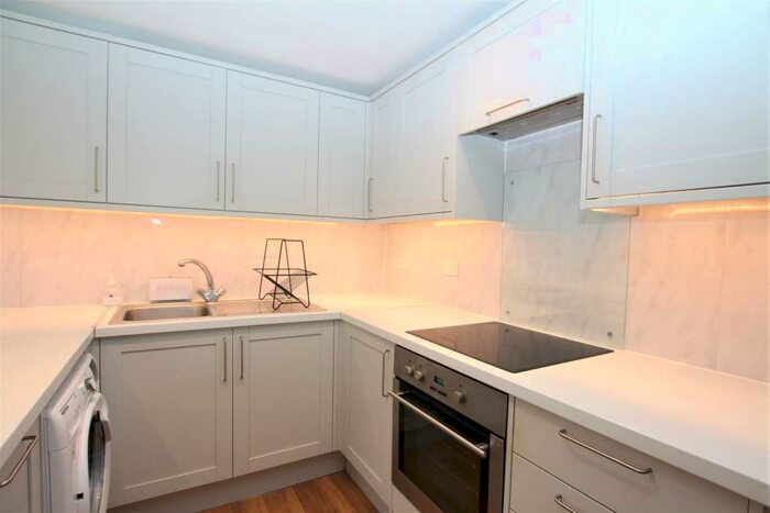 3 Bedroom Maisonette To Rent In Madehurst Close, Brighton, BN2
