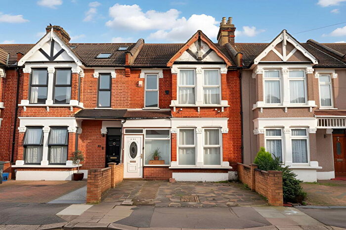 4 Bedroom End Of Terrace House For Sale In Chester Road, Seven Kings, Ilford, Redbridge, IG3