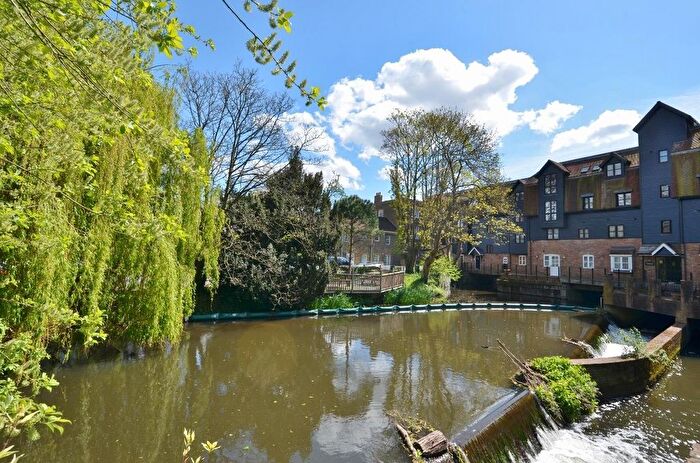 2 Bedroom Flat To Rent In Waterford House, Thorney Mill Road, West Drayton, UB7