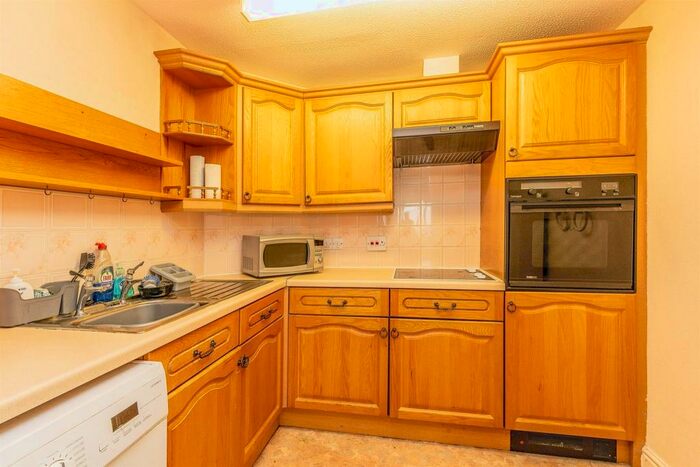 1 Bedroom Apartment For Sale In The Fosseway, Bristol, BS8