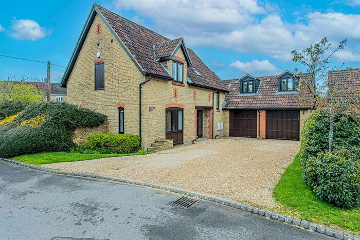 4 Bedroom Detached House For Sale In Lower Stanton St. Quintin, SN14